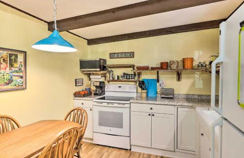 Rustic Hideaway with Fire Pit Less Than 1 Mi to River! - Foto 10