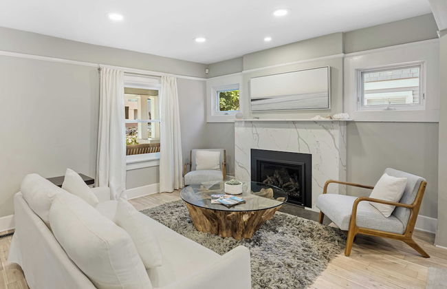 Luxe Backyard Oasis w/ Hot Tub Chic Design South Park Sanctuary - Foto 48