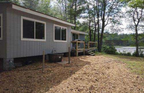 Pet-friendly, secluded, and peaceful pondside home near to Keene and Rindge NH - Foto 8