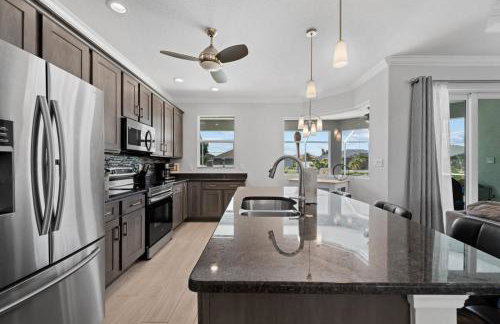 Sun-Soaked & Tranquil Getaway Relaxing Pool Area - Foto 12