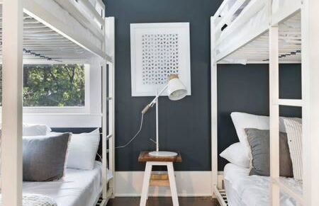 The Maple House - Huge Backyard & Mins to Broadway - Foto 44