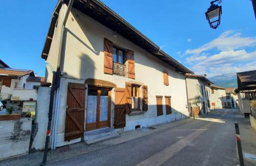 Maison de village au pied de la montagne - Foto 1