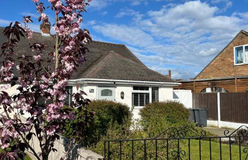 Idyllic bungalow in Burscough, ideal location in West Lancashire - Photo 1