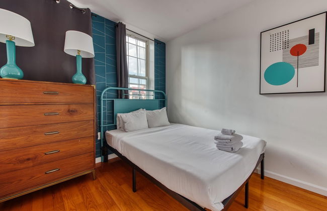 Stairway 3BR Apt w W D Ideal for Groups - Foto 13