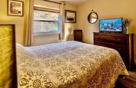 Cozy Waterfront Cottage with Hot Tub in Lakeside, Oregon - Foto 13