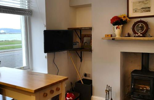 Beside the Bay - Photo 4