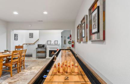 Scenic North Shore Stay w Games Near Snow Summit Lakeview Lodge by AvantStay - Foto 3