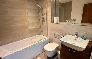 1 Bedroom Apartment- Free Parking, Broad St, City Centre - Photo 9