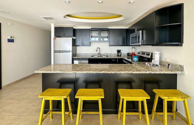 2BR Sunset Escape for Families - Foto 13