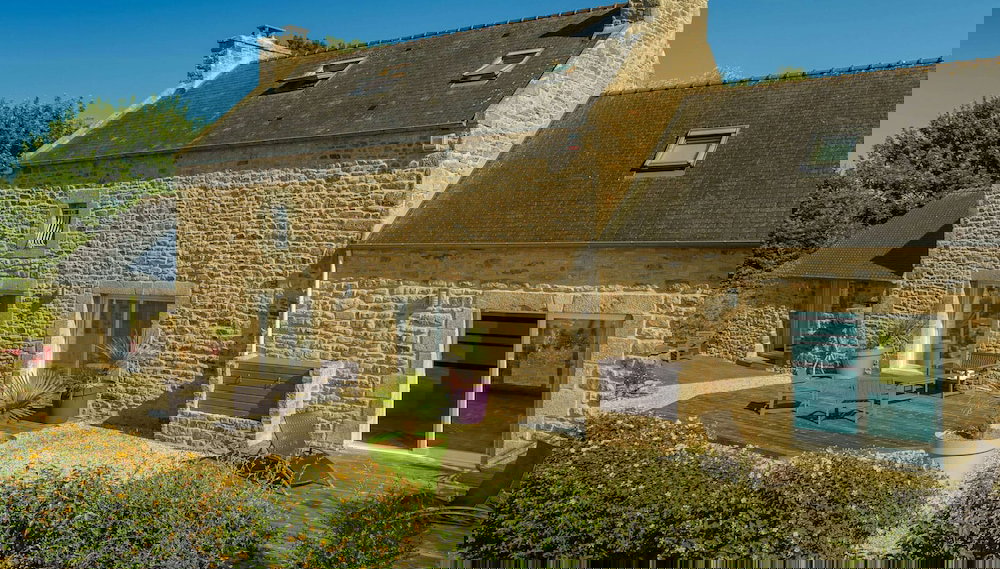 Peaceful Holiday Home in Plouguin With Indoor Pool - Foto 1, Imagen principal