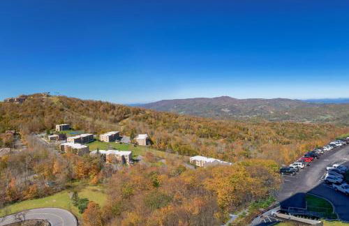 Handsome 2BR Condo with Gorgeous Views in Sugar Mountain! condo - Foto 37
