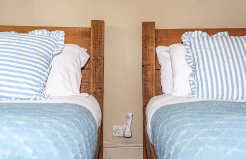 Historical Sherwood Forest Cottages - Sleeps 16 - Foto 16