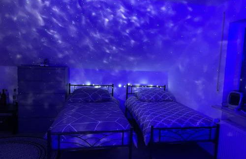 Sky Studio Apartment 1,5 Zimmer für 4 Leute Zentral 35qm S-Bahn Mercedes Benz - Foto 28