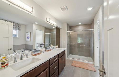 Serene Port Orchard Retreat - 3BR 3BA with Trails and Amazing Views - Foto 23