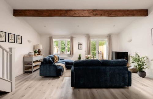 Goodwood - Modern Stay in Cotswolds with Hot Tub - Foto 6