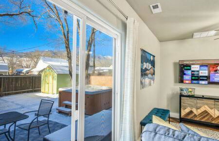 Vibrant Watermelon - Hot Tub, BBQ-Grill, King-Bed, Backyard, Parking - Foto 6