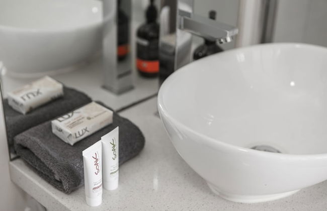 The Jetty Beach Apartment by Ready Set Host - Foto 31