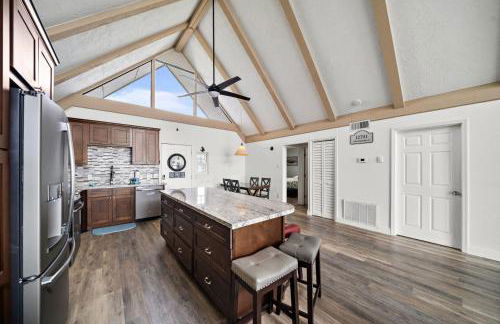 2nd Row Home Close to Beach - Foto 62