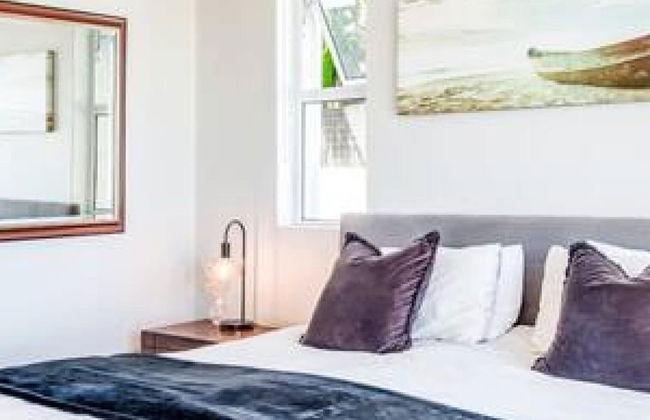 Camps Bay Holiday Apartment in Secure Complex With Private Pool and Parking Houghton Views - Foto 13