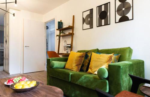 #57 Central Taunton 2BR APT - Sleeps 6 - 5 mins to Taunton Player Ready 2 - "Perfect For Contractors and Families - Free Parking" - Foto 4