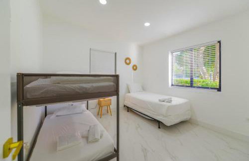 4BR North Miami Villa with Pool Patio Ping Pong - Foto 23