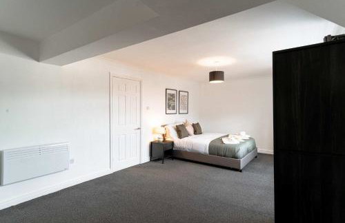 Bright 1 Bed Harbour-side Apartment with Balcony - Photo 17