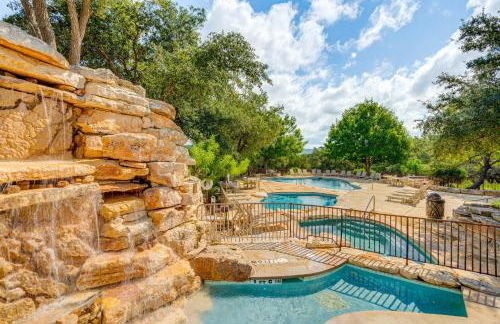 Scenic View! Lake Travis Cabin Near Pools and Marina - Foto 39