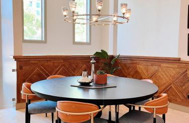 Luxe 4 bed 5 bath with Parking Walk to Capitol, Convention Center, museums and shops - Foto 17