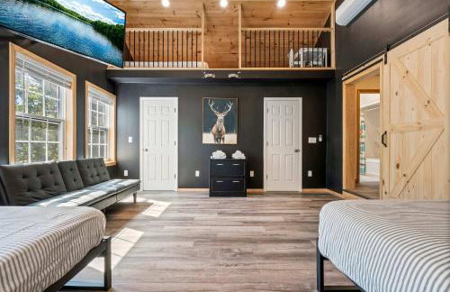 Lakefront Home with Private Beach Access & Hot Tub - Foto 33