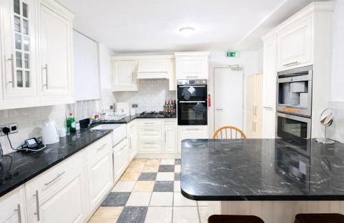 landvue stays, The Colchester town White House 4 bed 2 bath! - Foto 3