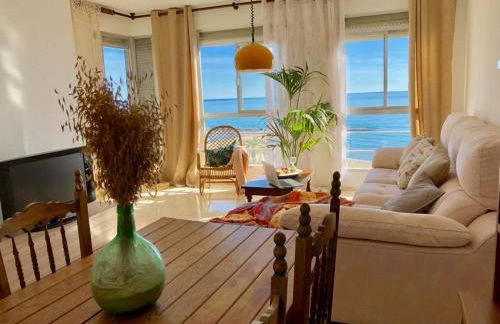 Stunning Sea View - Photo 10