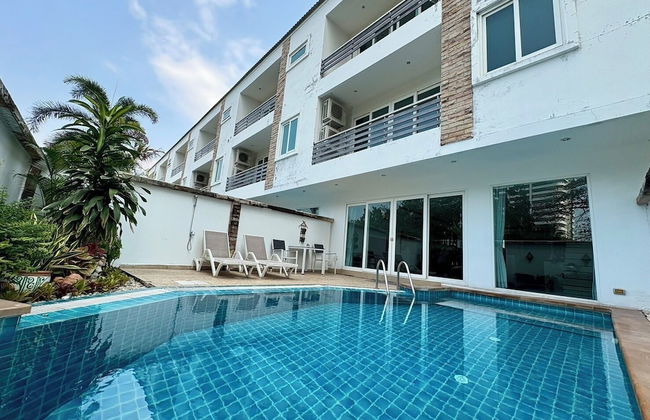 Hidden Palm Pool Villas - Photo 1