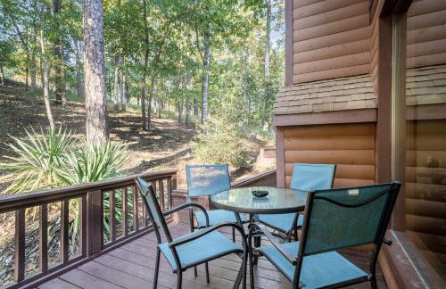 Luxury Rock Creek Cabin w Deck by Lake Hamilton - Foto 29