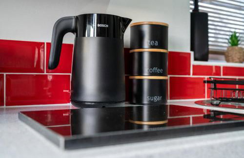 Cosy 3-Bed House With Parking, 5 Mins to QE & Uni - Photo 56