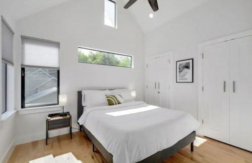 3BR 3BA Heart of SoCo, Private Deck Steps to Shops by Austin Vacay - Foto 12