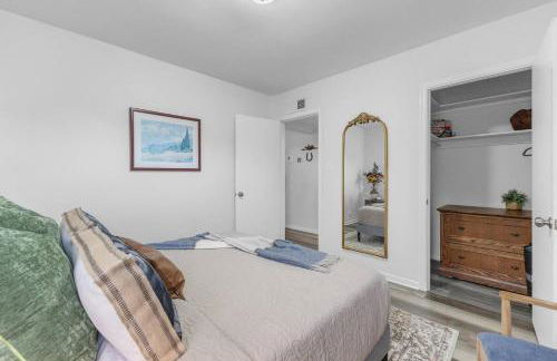 Pony Express 1BR | Pets OK + Laundry | Blue Door - Foto 10
