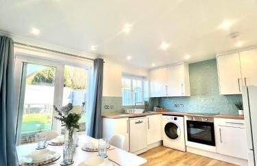 Luxury Modern House, Free Driveway Parking and Garden! Fully Equipped, Sleeps 6 Guests - Foto 4