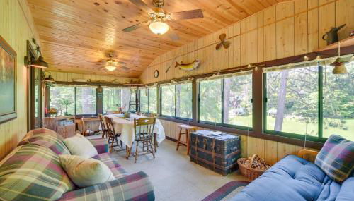 Grill and Fire Pit Waterfront Cameron Retreat! - Foto 2