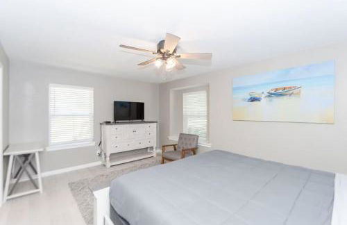 Bay Breeze Escape - 3BR Home with Game Room, Huge Backyard, Patio & Minutes from Boardwalk - Foto 22