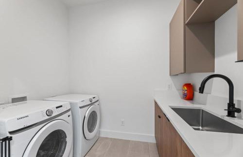 Luxury Getaway Near AT&T Stadium - 4BR Entire House-Hot Tub & Arcade - Foto 38