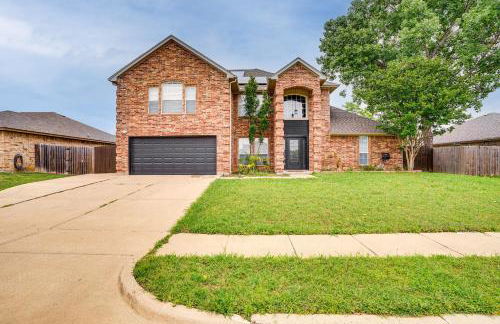 2 Mi to Old Town Spacious Burleson Vacation Home - Foto 33
