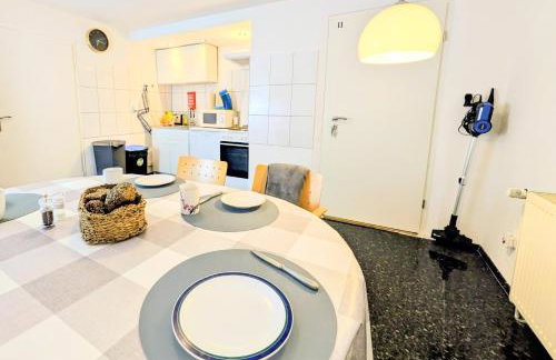 Monteurswohnung Kassel Ferienwohnung Kiwi Parkplatz Küche 1- 4 Personen EG Modern - Foto 6