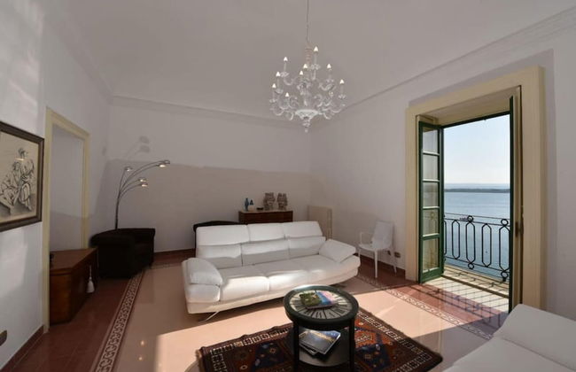 Duomo sea Side Deluxe Apartment - Foto 1
