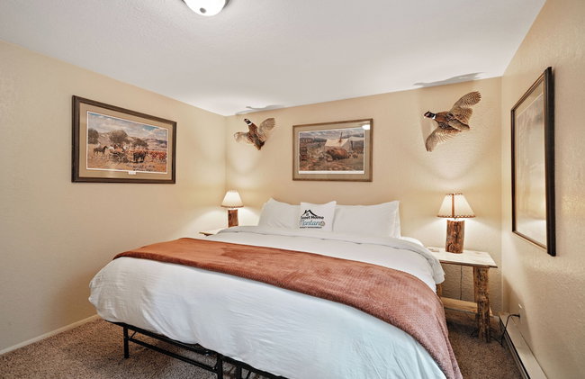 Trapper 8: Cozy 4-Bedroom Condo, 1 Minute to Yellowstone, perfect for 8 guests. - Foto 12