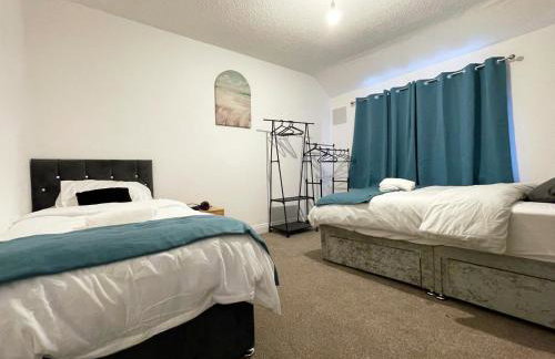 Lovely Spacious House Family & Contractor Friendly 3 Bedroom Near Leeds Centre Sleeps 8 - Foto 13