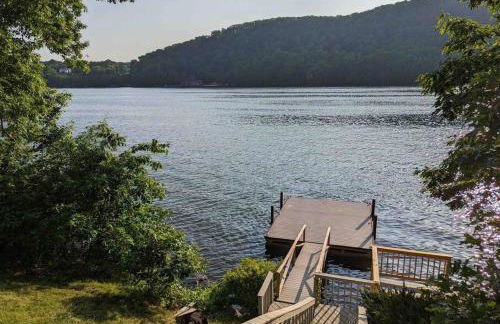 Candlewood Lake -Family Getaway, Lakefront 3775 sqft Home - Foto 11