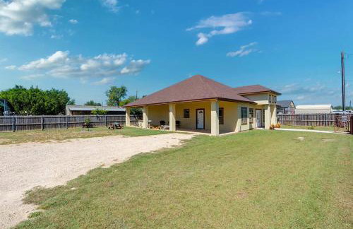 Charming Family Getaway Near Medina River - Foto 34