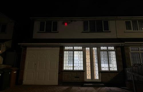 Modern 3-Bed Home Near Birmingham City Centre - Foto 20