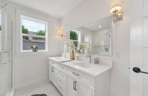 NEW! Heritage Retreat in the heart of Stillwater - Foto 24