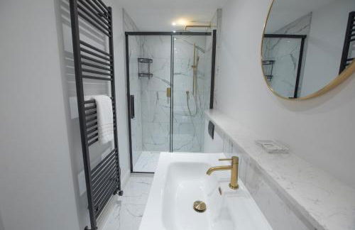 UPPER BEACH HOUSE - Photo 18